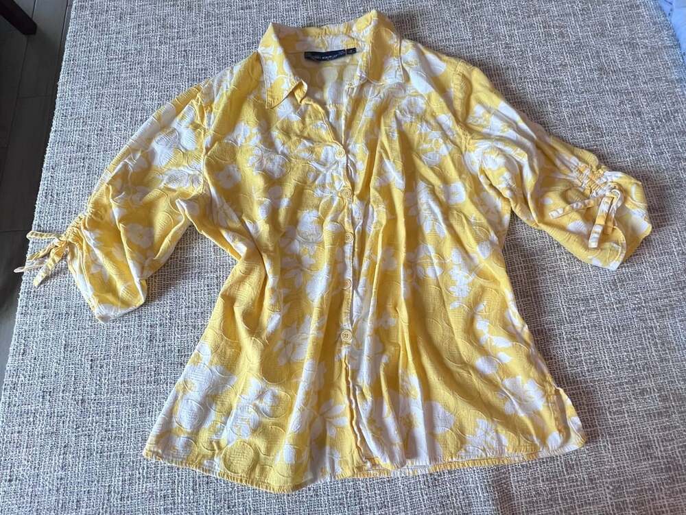 Susan Graver Button Down Shirt Size 1X Yellow White Floral 3/4 Sleeve